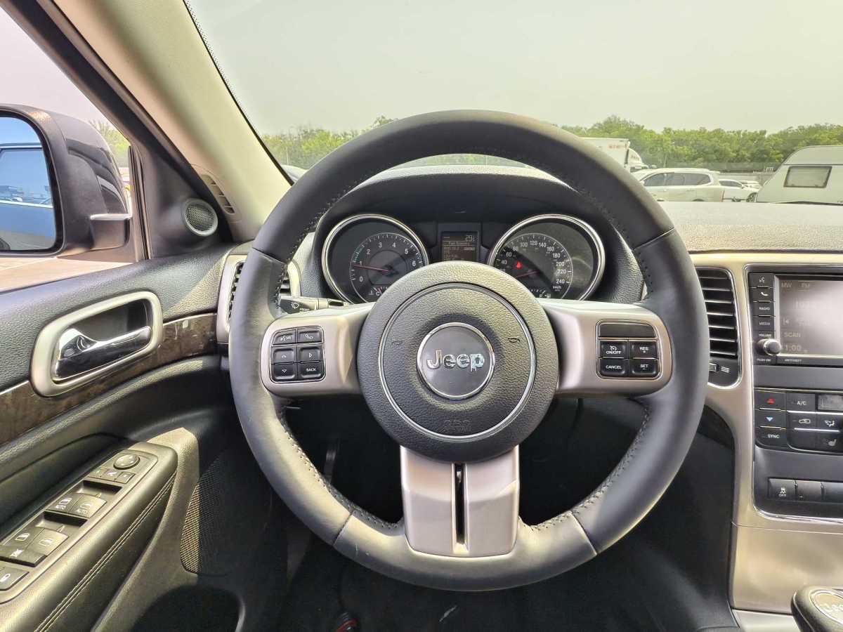 Jeep 大切諾基  2013款 3.6L 舒享導(dǎo)航版圖片
