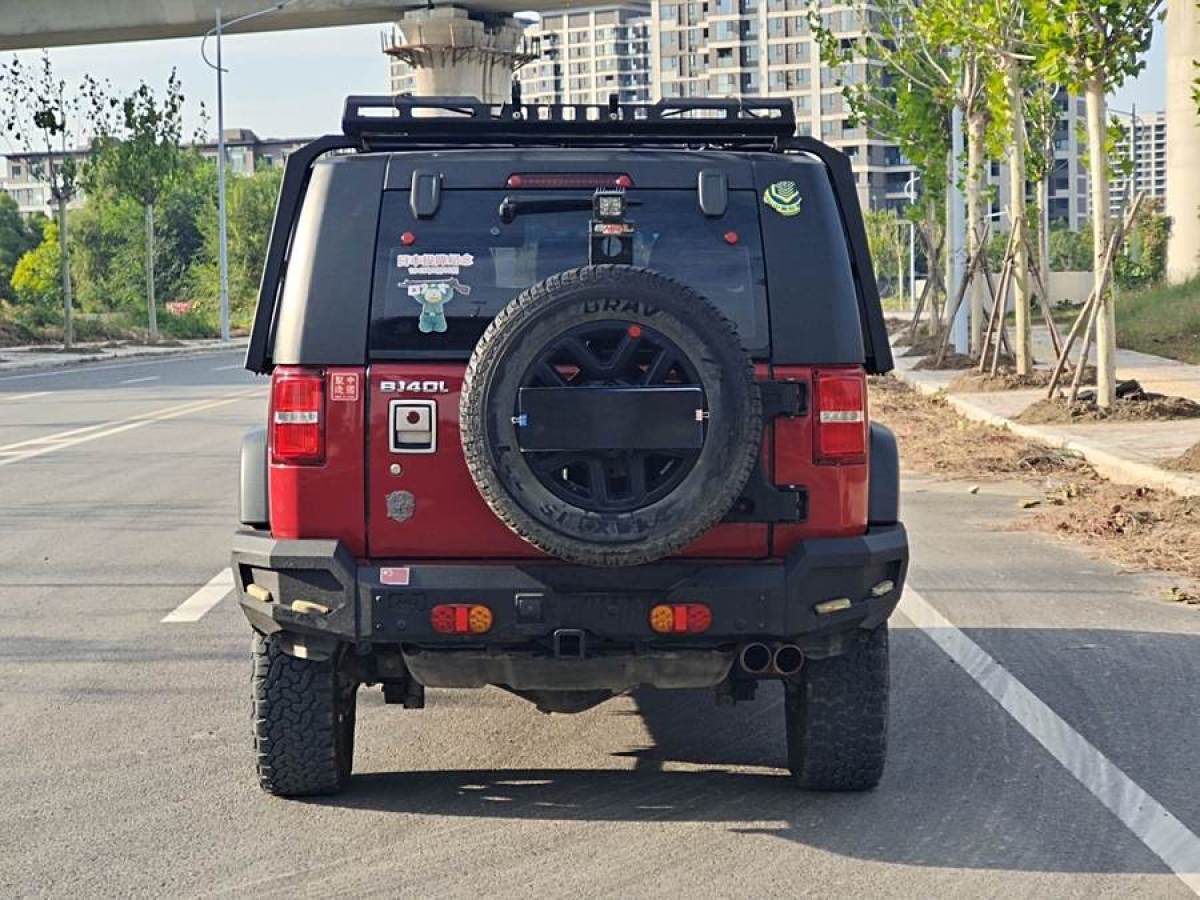 2018年4月北京 BJ40  2017款 40L 2.3T 自動四驅(qū)環(huán)塔冠軍版