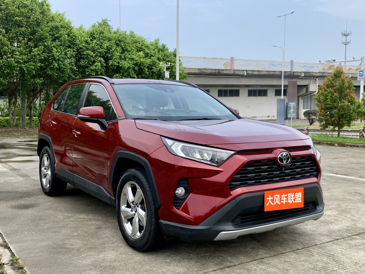 2019年12月豐田 RAV4  2018款 榮放 2.0L CVT兩驅(qū)風(fēng)尚版