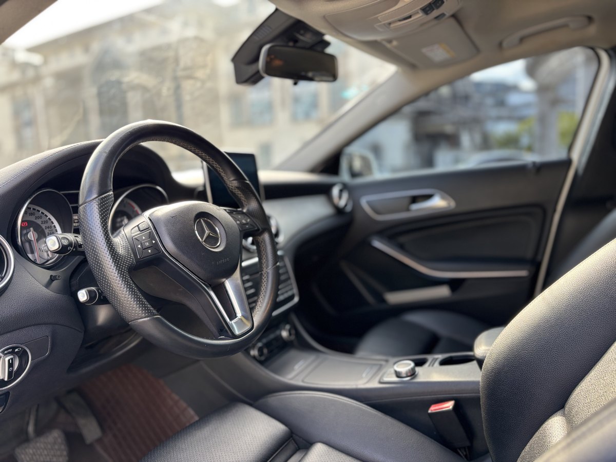 奔馳 奔馳GLA  2016款 GLA 220 4MATIC 時(shí)尚型圖片