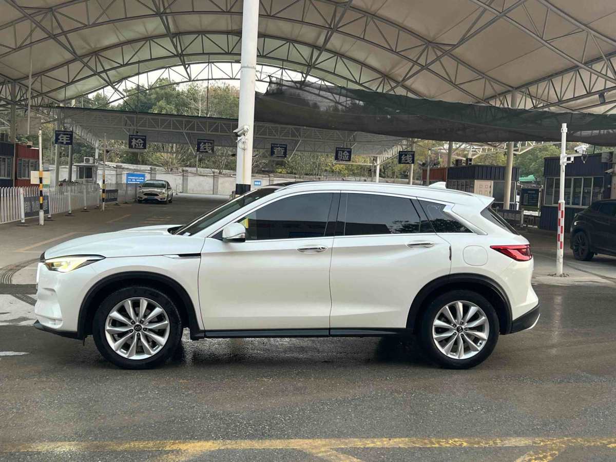 英菲尼迪 QX50  2018款 2.0T 兩驅(qū)時(shí)尚版圖片