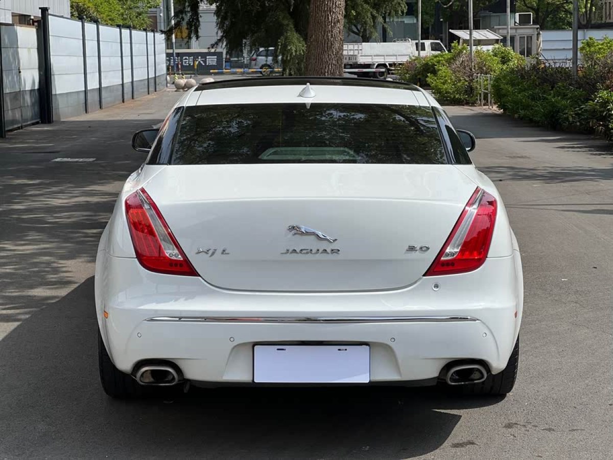 捷豹 XJ  2015款 XJL 3.0 SC 四驅(qū)全景商務(wù)版圖片
