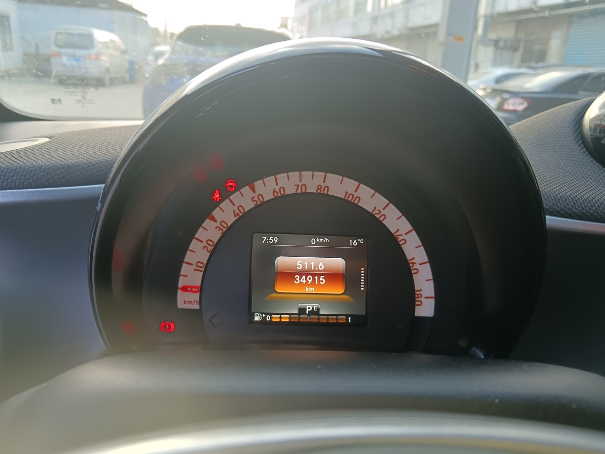 smart fortwo  2019款 0.9T 66千瓦硬頂動(dòng)擎版 國(guó)VI圖片