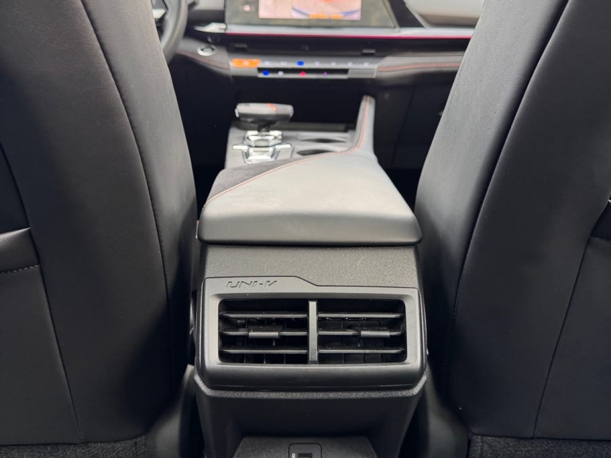 長安 長安UNI-V  2022款 1.5T 運動版圖片