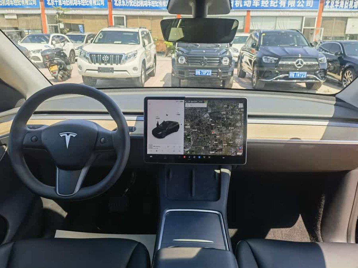 特斯拉 Model Y  2021款 標(biāo)準(zhǔn)續(xù)航后驅(qū)版圖片