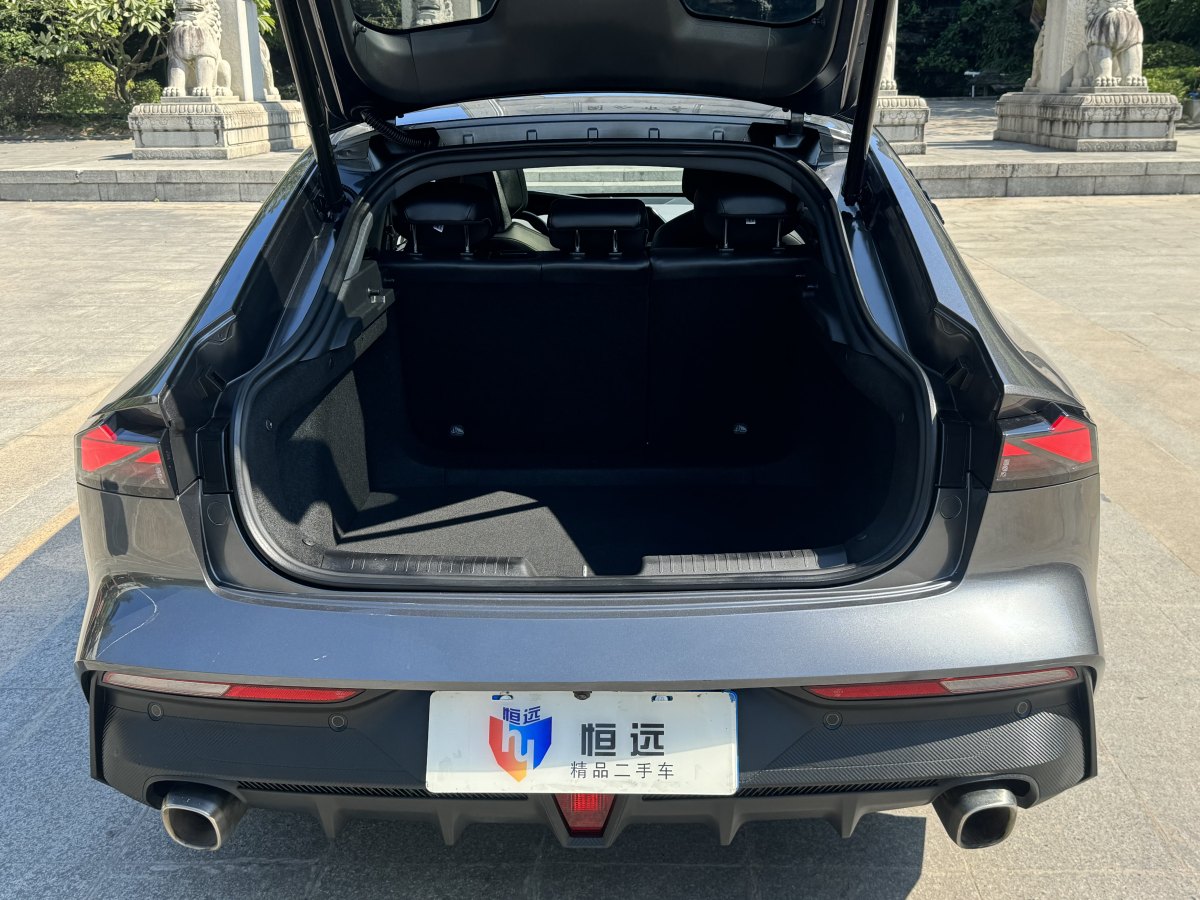 長(zhǎng)安 長(zhǎng)安UNI-V  2022款 1.5T 尊貴型圖片