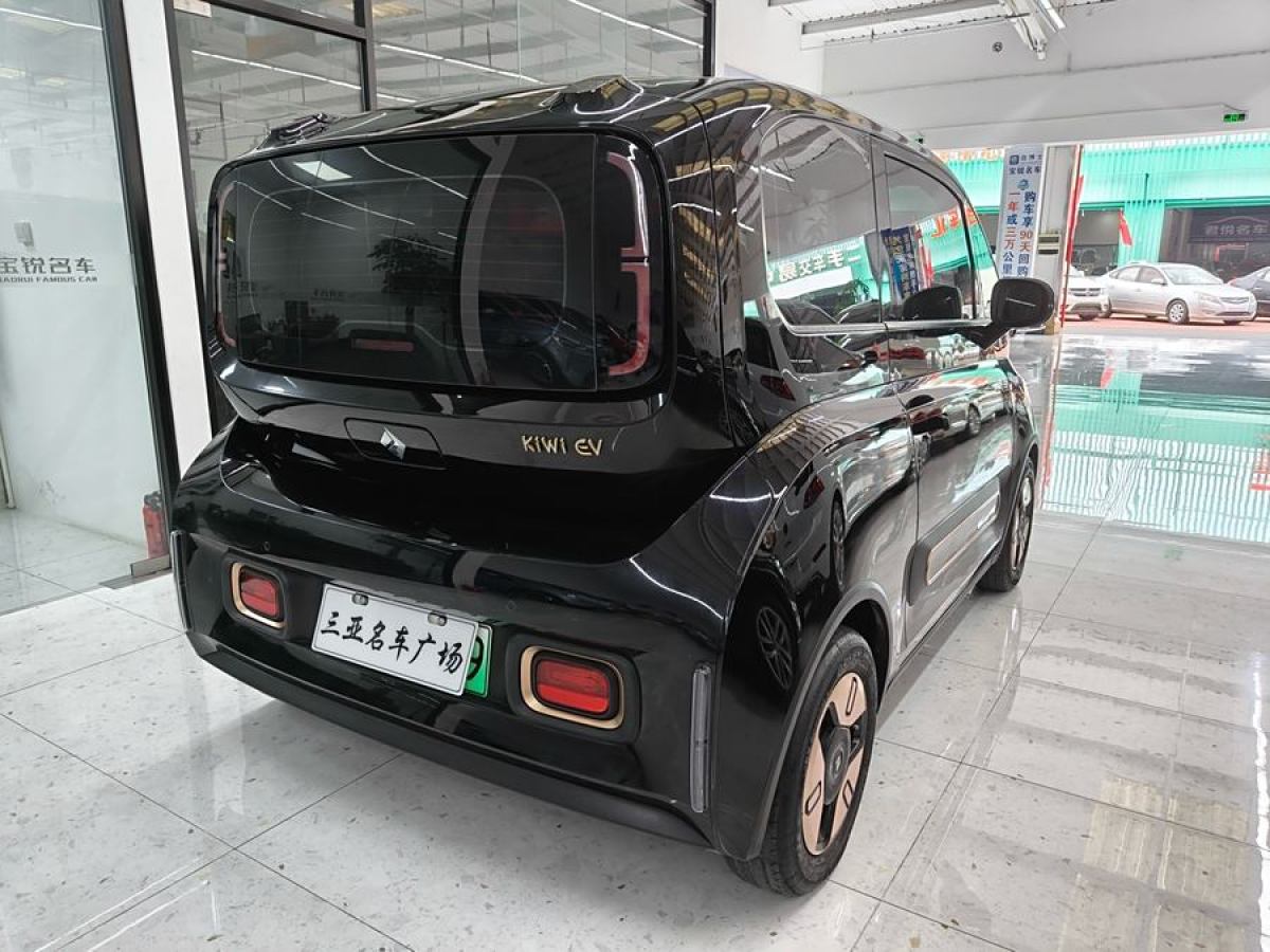 寶駿 寶駿KiWi EV  2022款 藝術(shù)家輕享版 三元鋰圖片