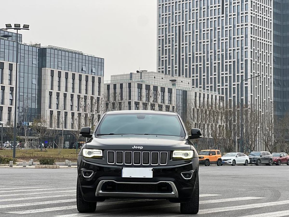 Jeep 大切諾基  2015款 3.0L 精英導(dǎo)航版圖片