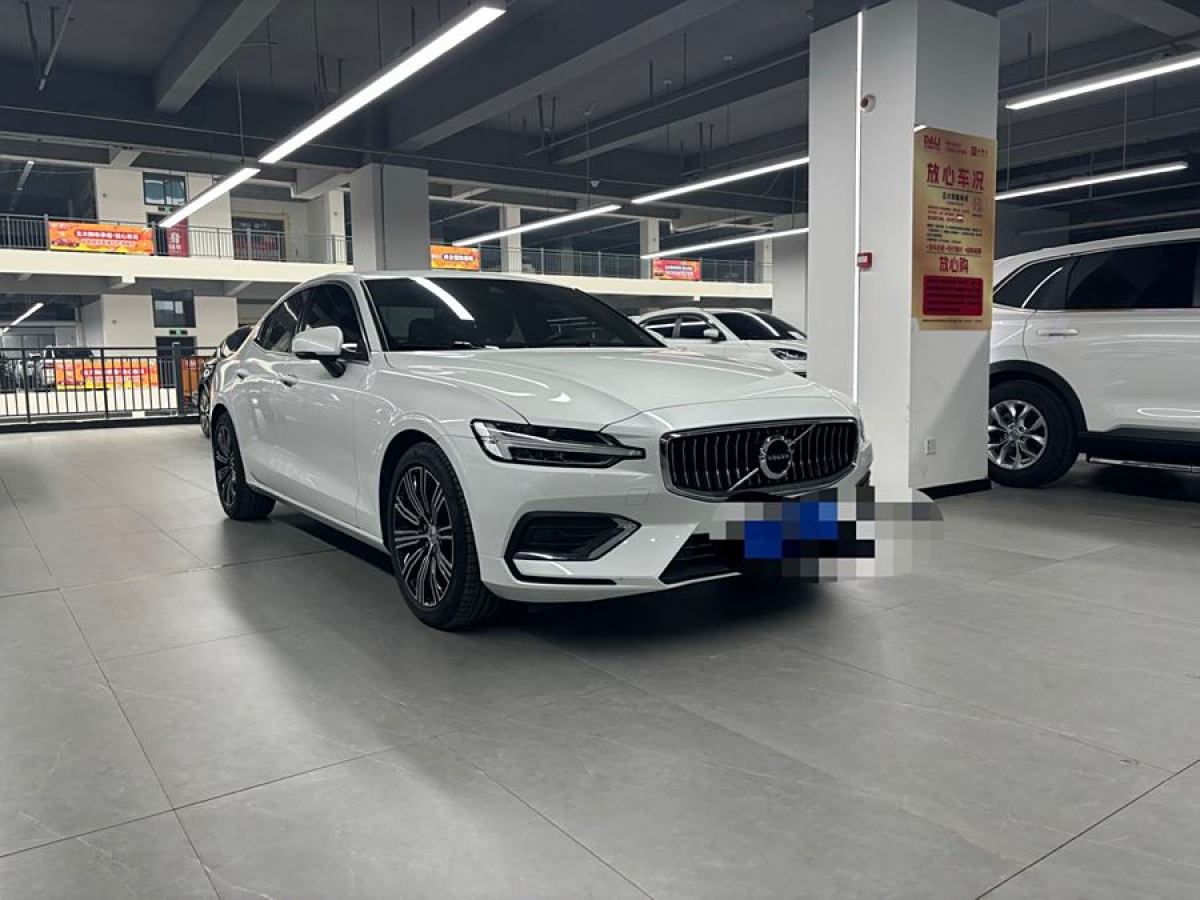 2022年1月沃爾沃 S60L  2022款 B4 智遠(yuǎn)豪華版