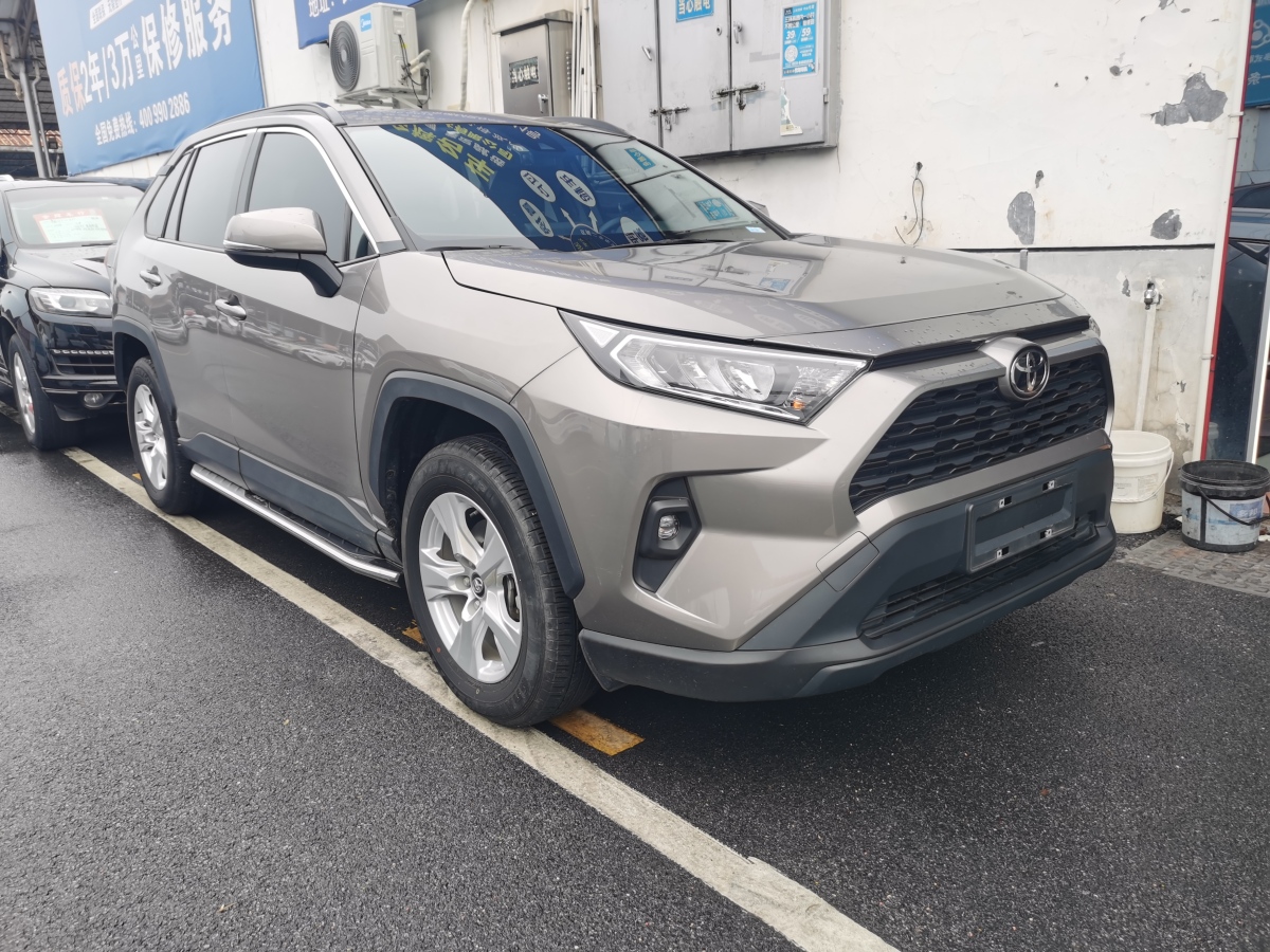 豐田 RAV4  2018款 榮放 2.0L CVT兩驅(qū)風(fēng)尚版圖片