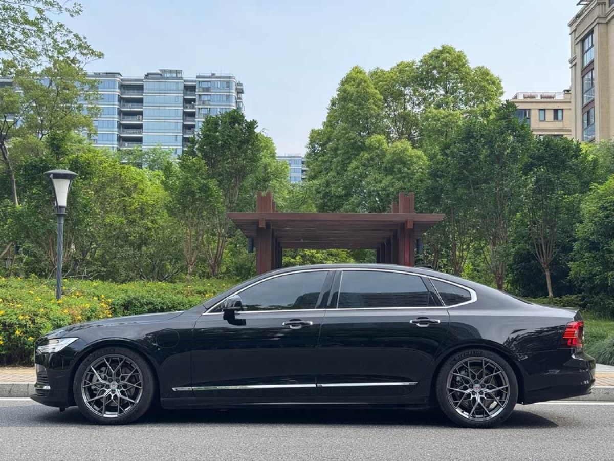 沃爾沃 S90新能源  2024款 T8插電式混合動(dòng)力 四驅(qū)長(zhǎng)續(xù)航智逸豪華版圖片