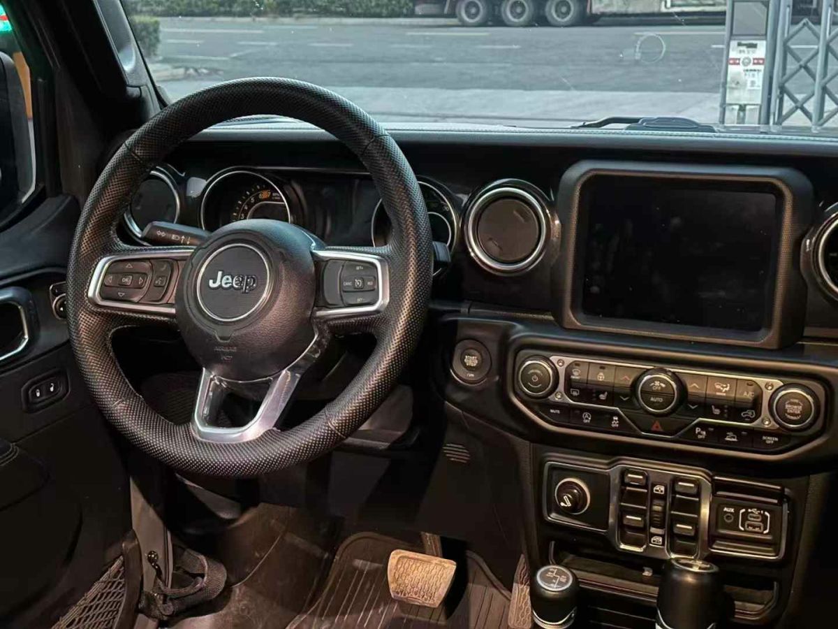 Jeep 牧馬人  2022款 2.0T 高地 阿拉斯加極光綠特別版圖片