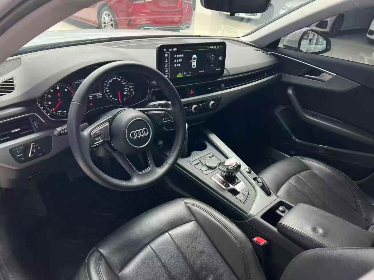 奧迪 奧迪A4L  2017款 A4L 40TFSI 時(shí)尚型圖片