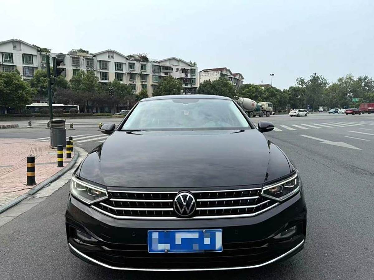 大眾 邁騰  2023款 200萬(wàn)輛紀(jì)念版 280TSI DSG領(lǐng)先型圖片