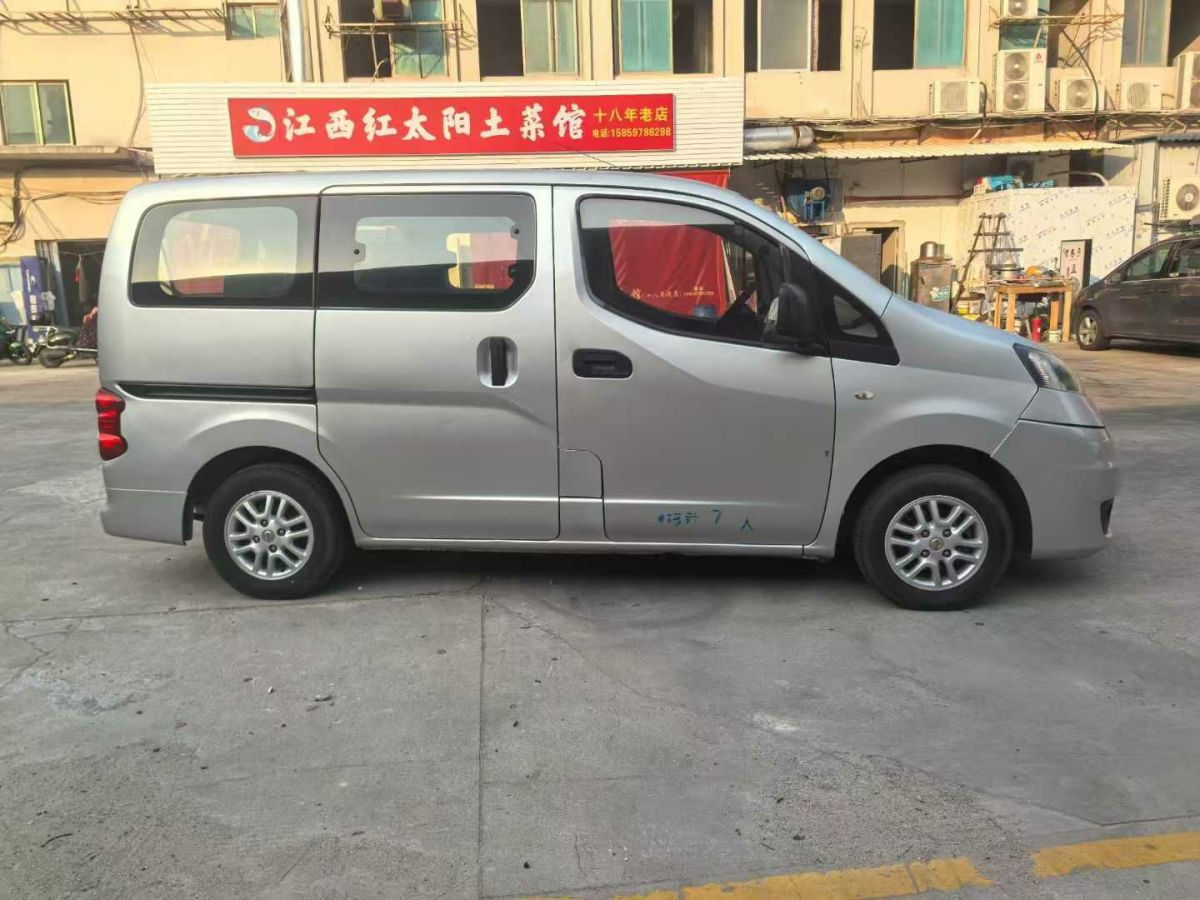 日產(chǎn) NV200  2012款 1.6L 232座 尊貴型圖片