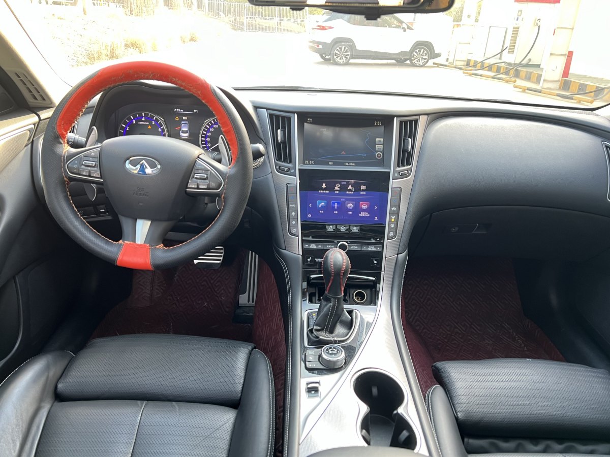 英菲尼迪 Q50L  2015款 2.0T 運(yùn)動(dòng)版圖片