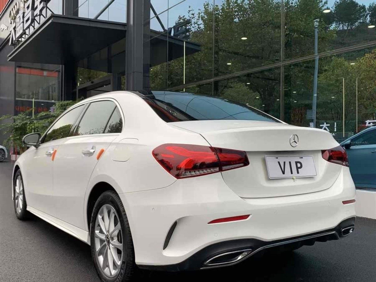 奔馳 奔馳A級(jí)  2019款  改款 A 200 L 運(yùn)動(dòng)轎車圖片