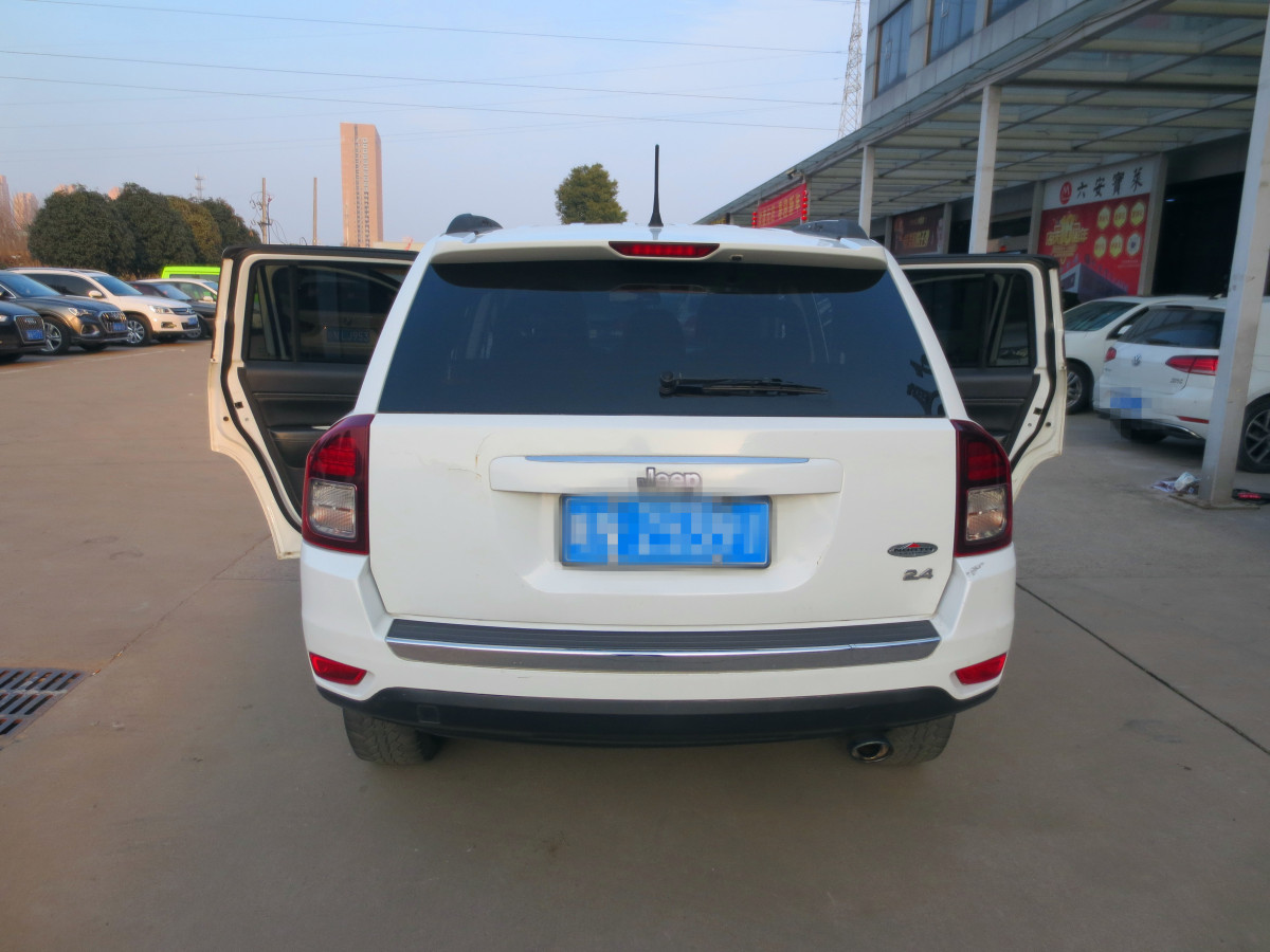 Jeep 指南者  2014款 改款 2.4L 四驅(qū)舒適版圖片