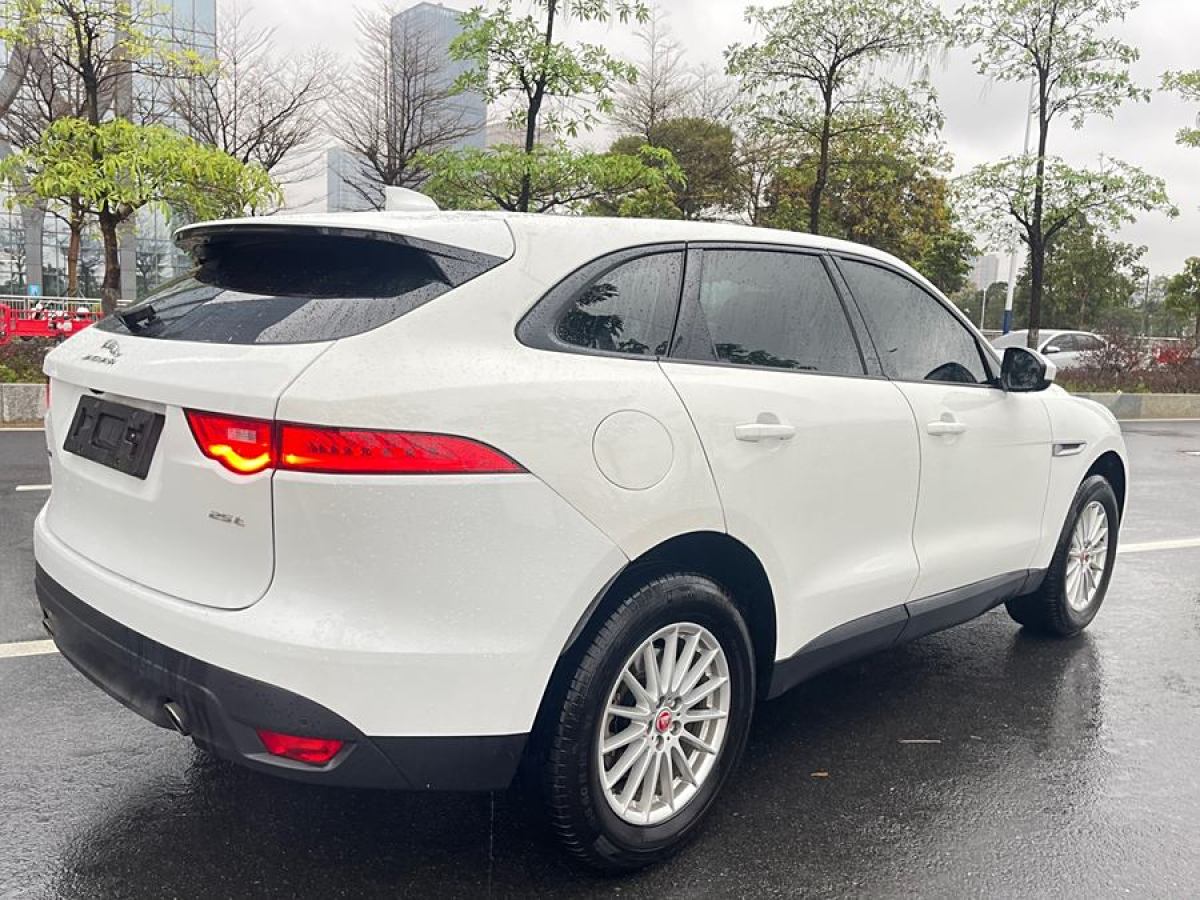 2017年2月捷豹 F-PACE  2016款 2.0T 兩驅(qū)都市尊享版