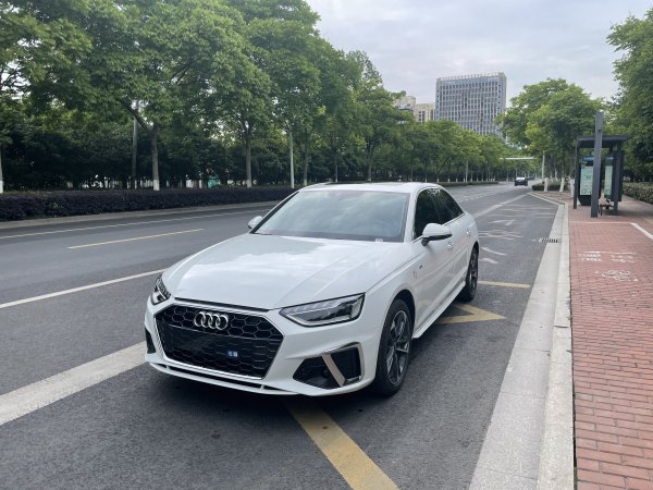 奥迪 奥迪A4L  2022款 40 TFSI 豪华动感型