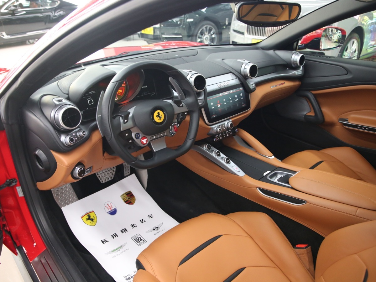 法拉利 GTC4Lusso  2017款 3.9T V8图片