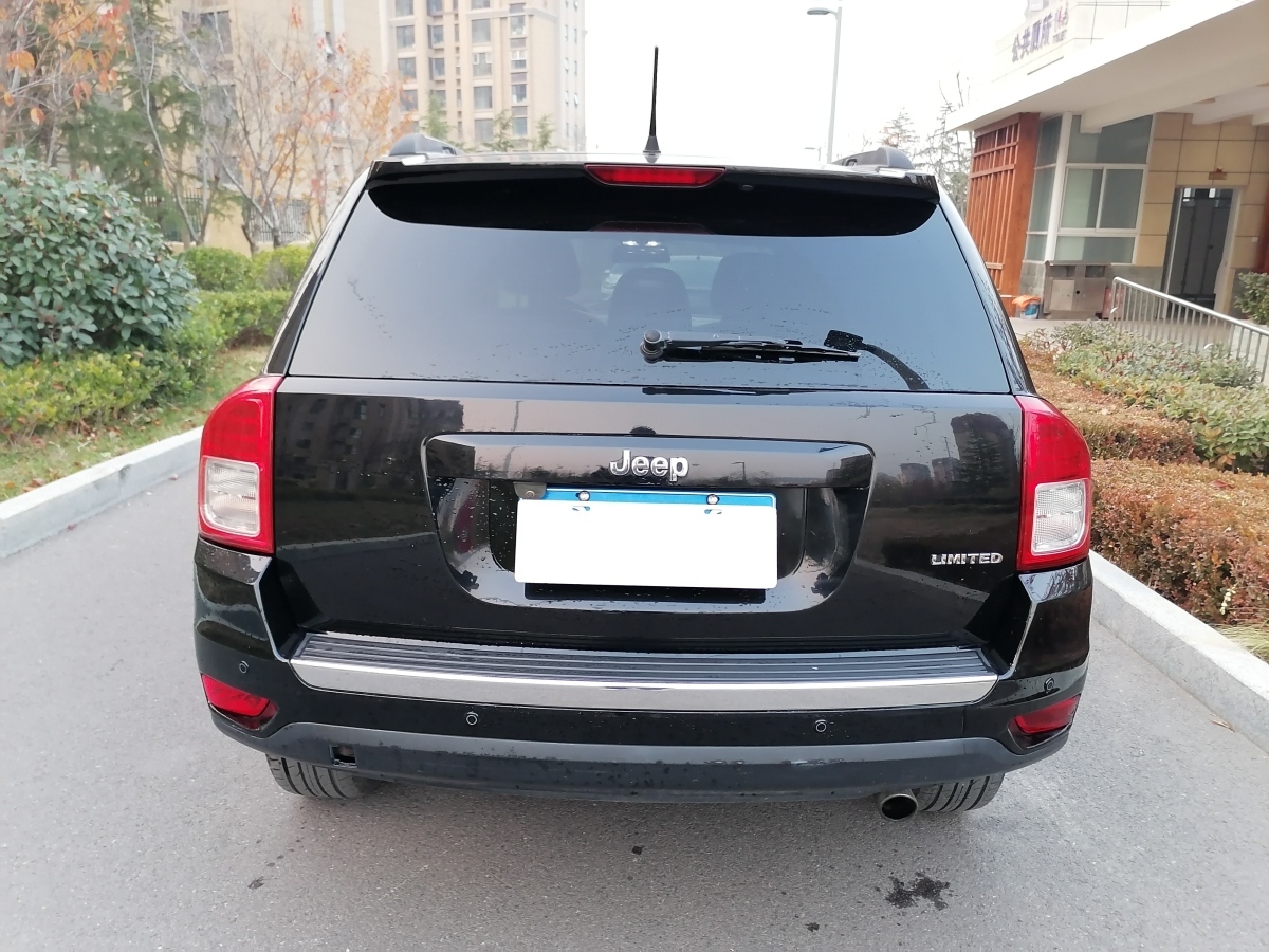 Jeep 指南者  2012款 2.4L 四驅(qū)豪華版圖片