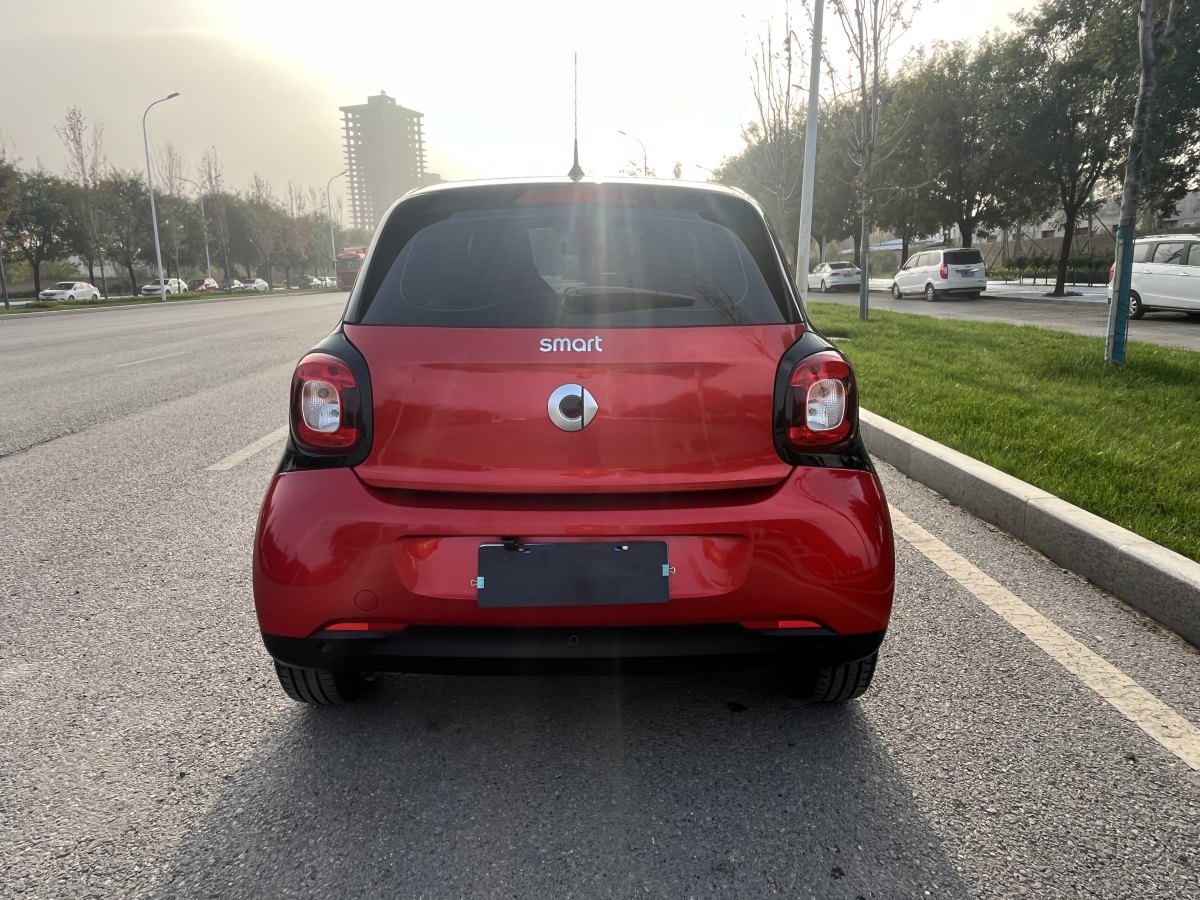 2019年8月smart forfour  2018款 1.0L 52千瓦激情版