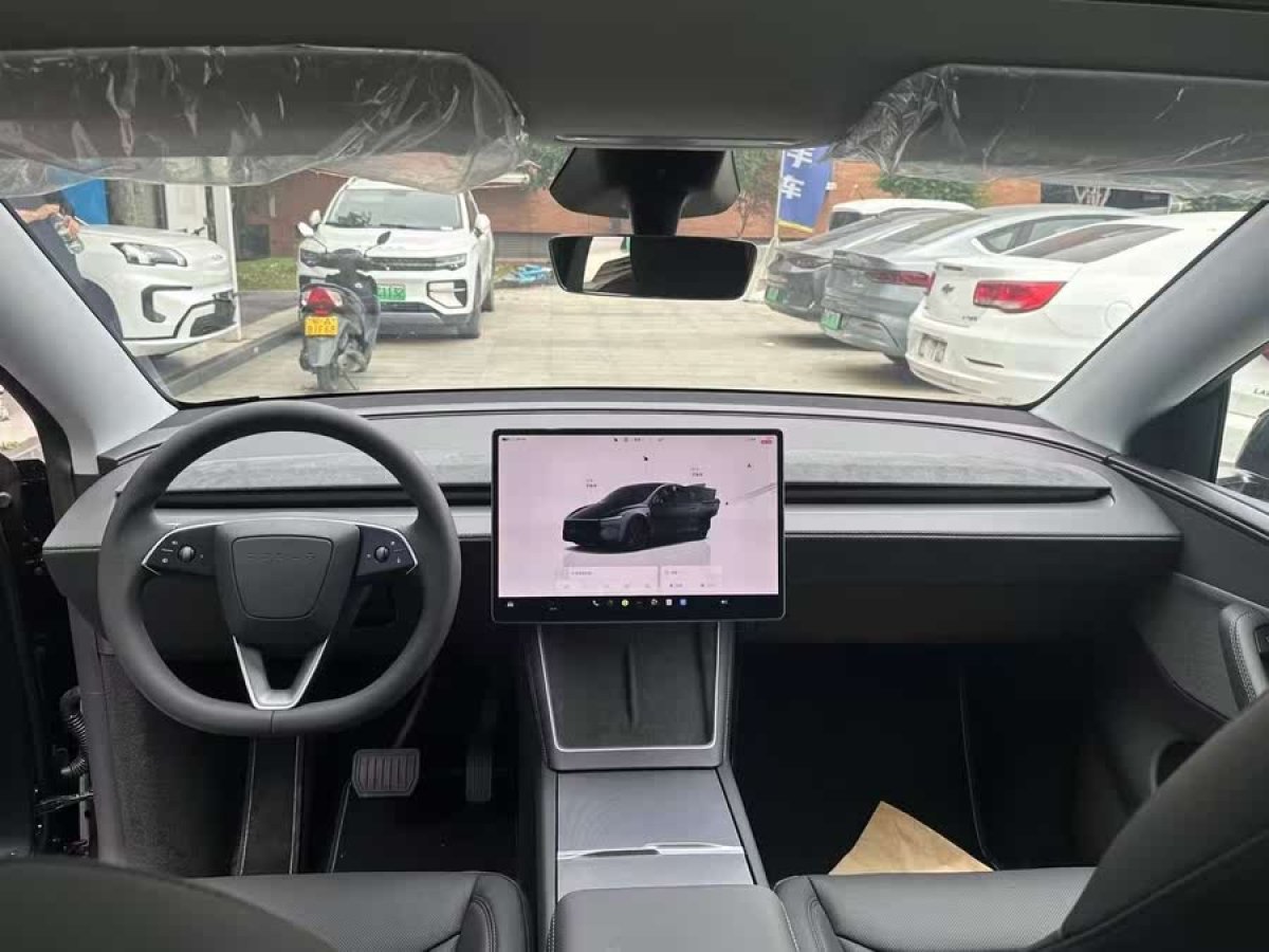 特斯拉 Model Y  2025款 后輪驅動 首發(fā)版圖片