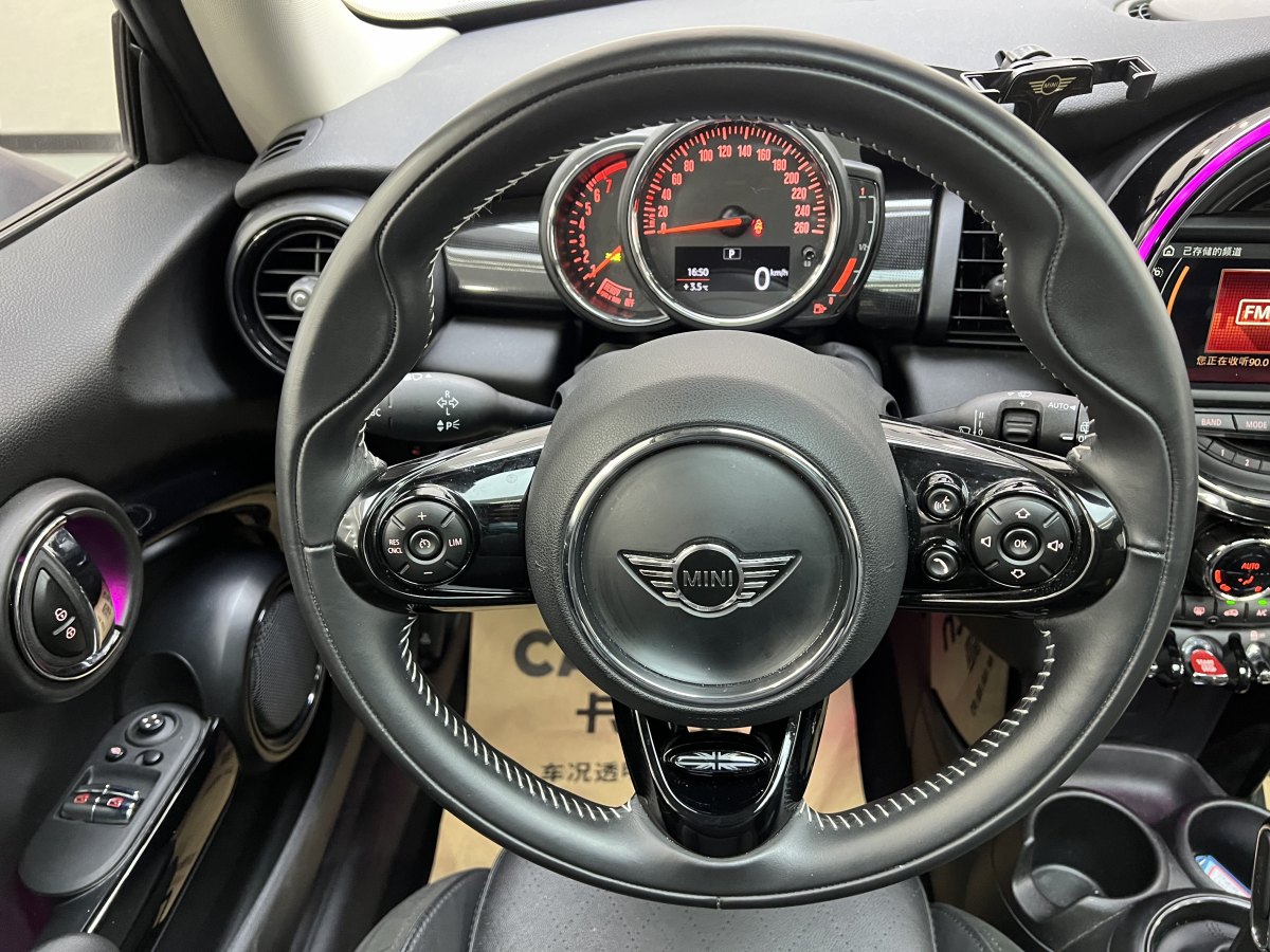 MINI COUNTRYMAN  2018款 1.5T COOPER 藝術(shù)家圖片