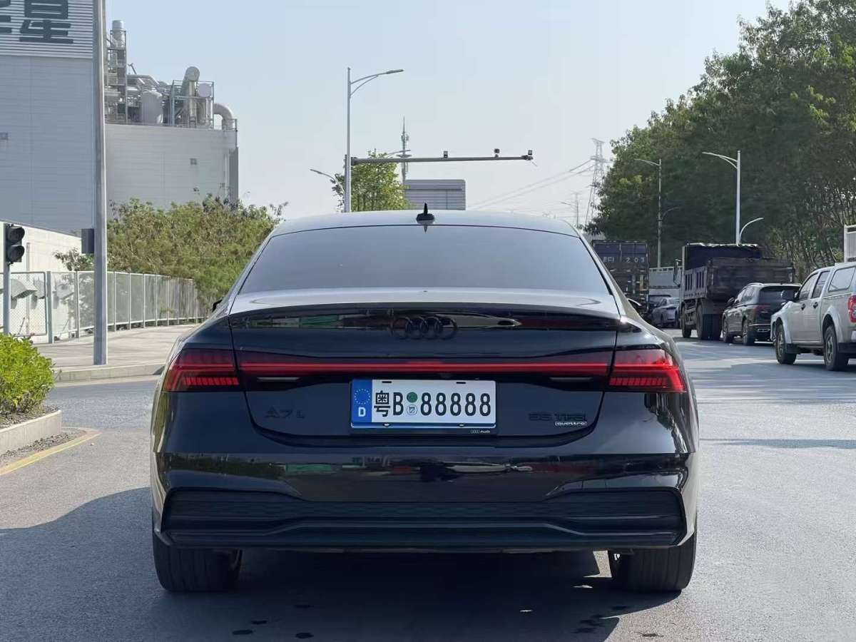 奧迪 奧迪A7L  2022款 55 TFSI quattro S-line 志遠(yuǎn)型曜黑套裝圖片