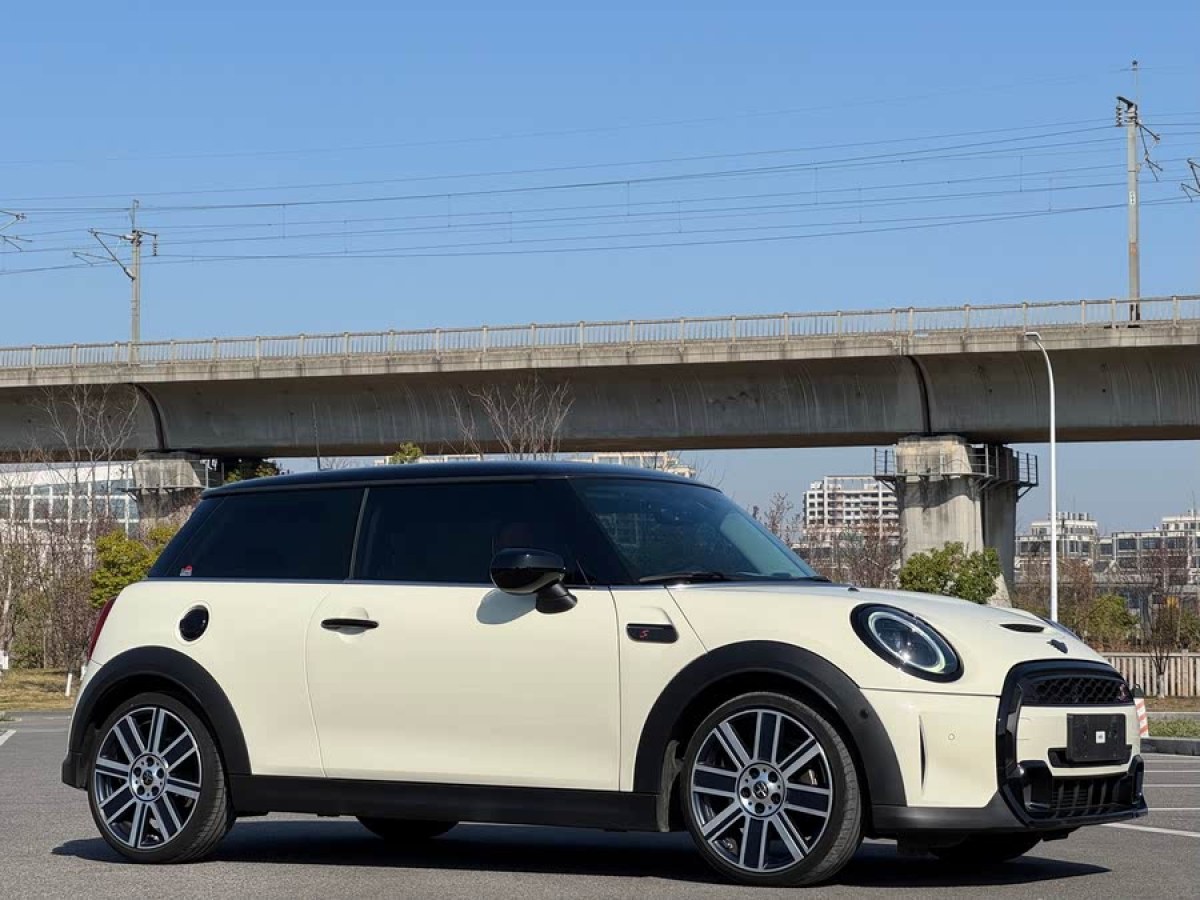 MINI MINI  2023款 改款 2.0T COOPER S 藝術(shù)家圖片