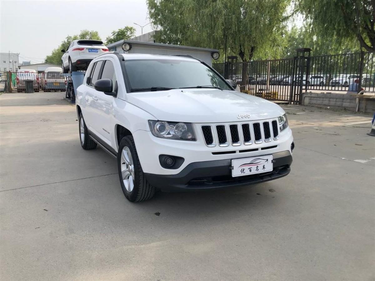 Jeep 指南者  2013款 2.0L 兩驅(qū)運動版圖片