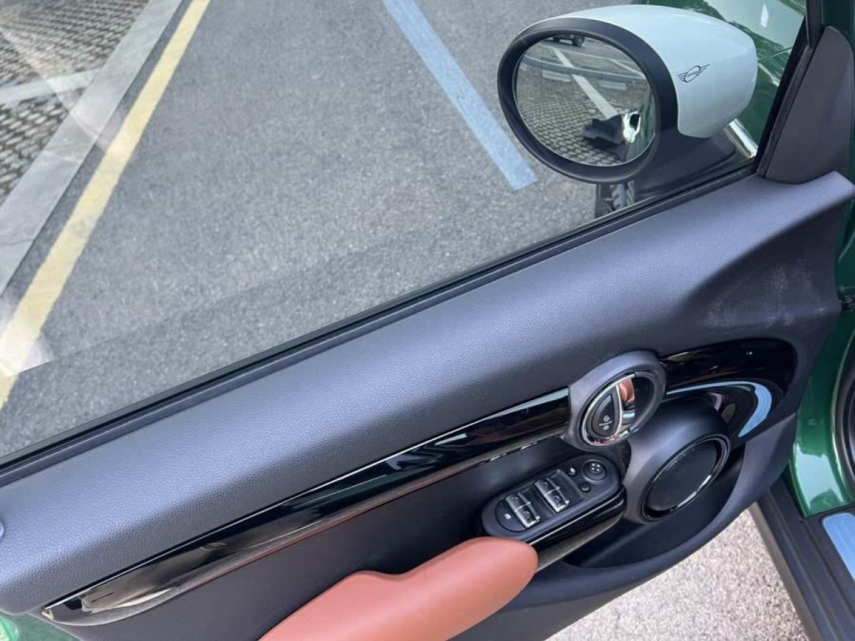 MINI MINI  2022款 2.0T COOPER S 藝術(shù)家 五門版圖片