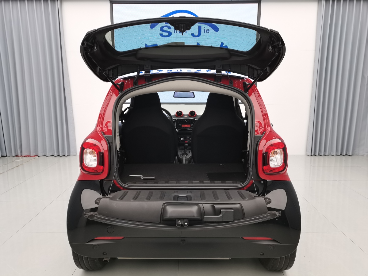 2019年8月smart fortwo  2019款 0.9T 66千瓦硬頂風(fēng)擎版 國VI