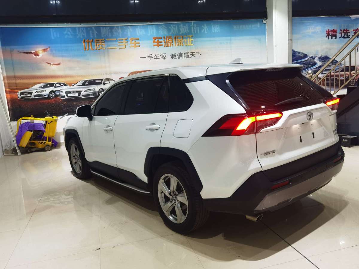 2021年10月豐田 RAV4榮放  2021款 2.0L CVT四驅(qū)風(fēng)尚版