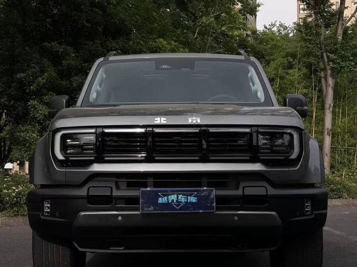 北京 BJ40  2024款 2.0T 城市獵人版 至尊型圖片