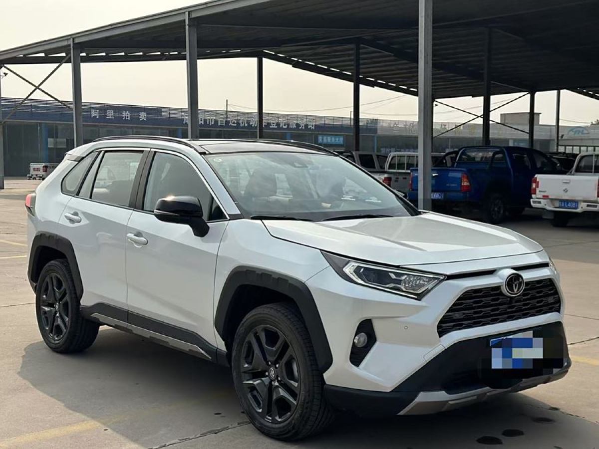 2023年6月豐田 RAV4榮放  2023款 2.0L CVT四驅(qū)探險旗艦版