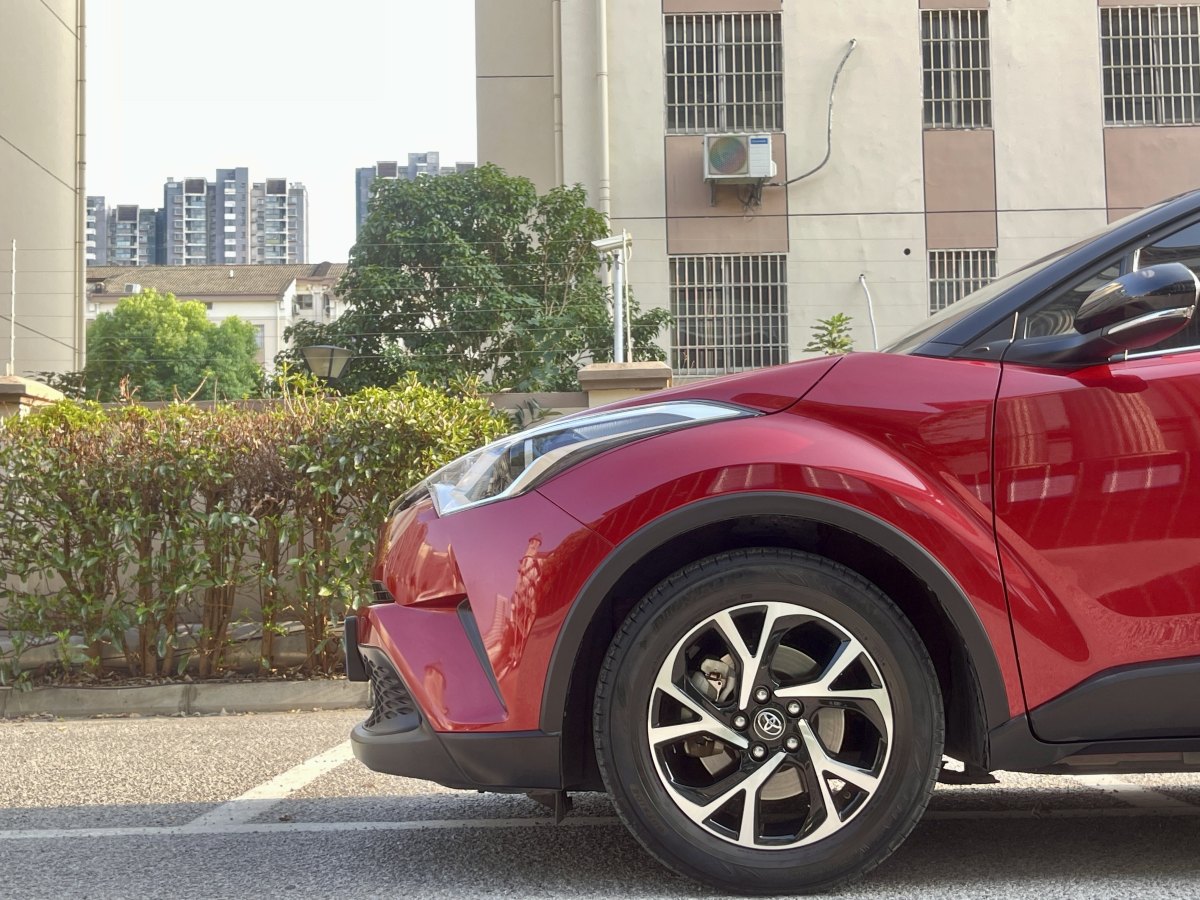 豐田 C-HR  2020款 2.0L 領(lǐng)先版圖片