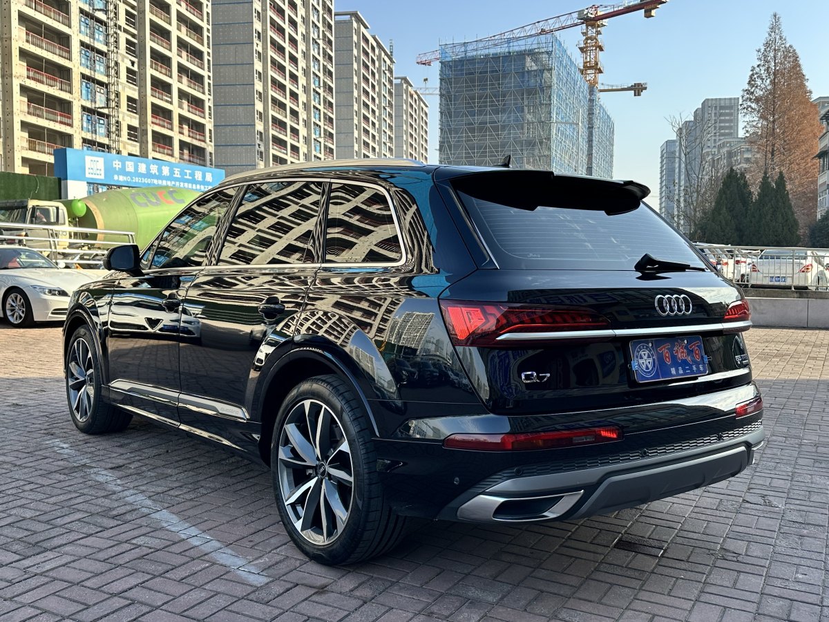 奧迪 奧迪Q7  2024款 55 TFSI quattro S line運(yùn)動型圖片