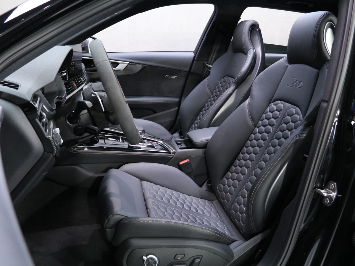 奥迪 奥迪RS 4  2023款 RS4 Avant 暗金版图片