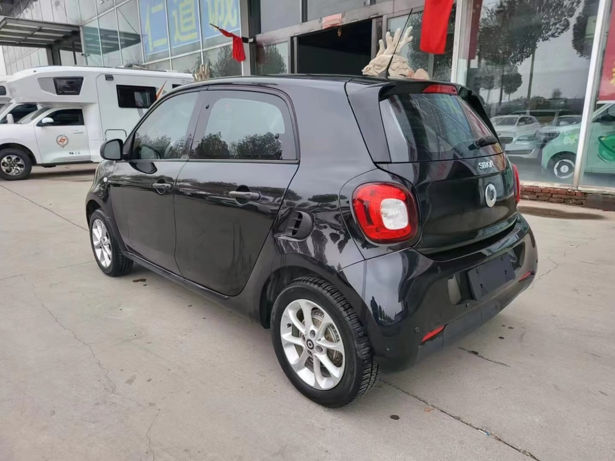 2018年2月smart forfour  2016款 1.0L 52千瓦靈動版