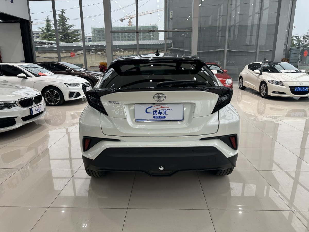 豐田 C-HR  2018款 2.0L 領(lǐng)先天窗版 國V圖片