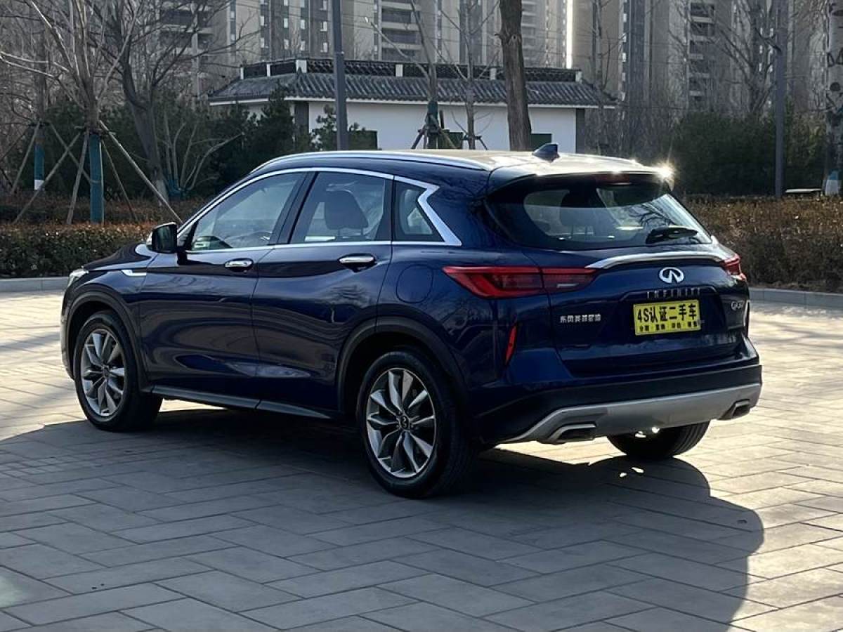 英菲尼迪 QX50  2020款 改款 2.0T 兩驅(qū)時尚版圖片