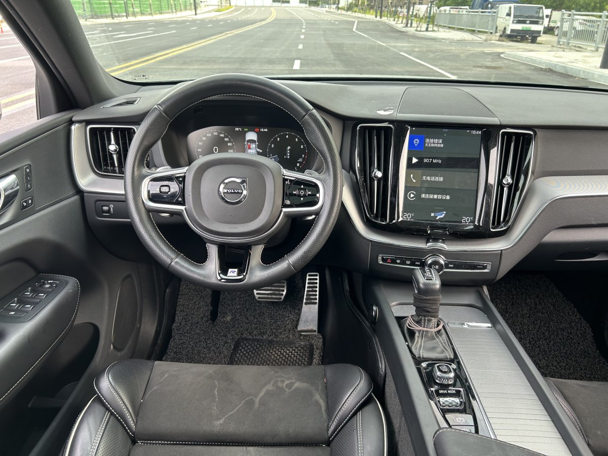 沃爾沃 XC60  2019款 T5 四驅(qū)智遠(yuǎn)運(yùn)動(dòng)版圖片