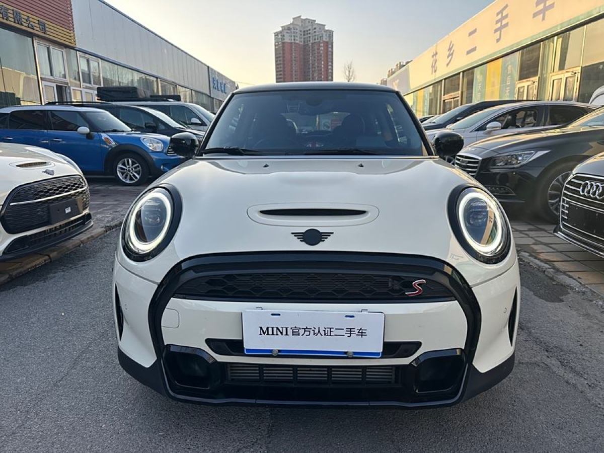 MINI MINI  2023款 改款 2.0T COOPER S 藝術(shù)家圖片