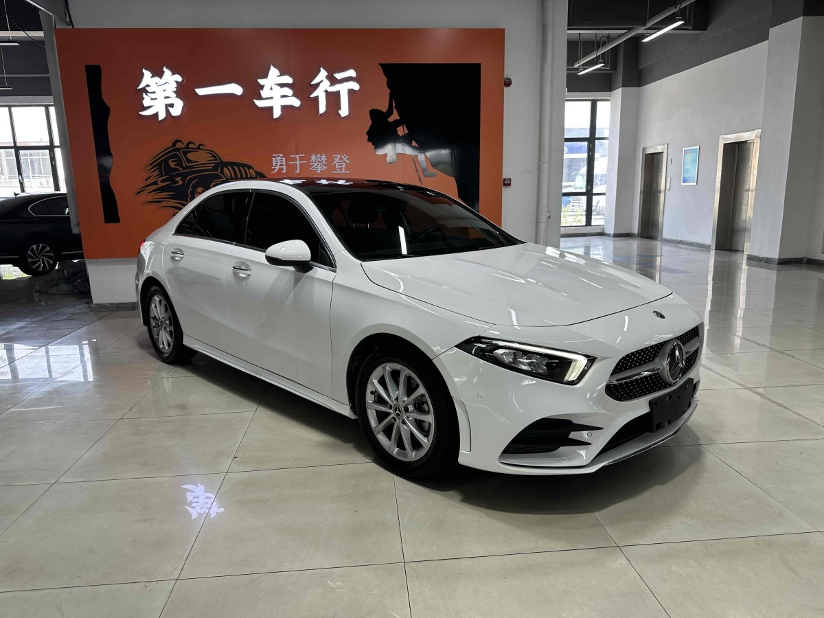 奔馳 奔馳A級  2020款 改款 A 200 L 運動轎車時尚型圖片