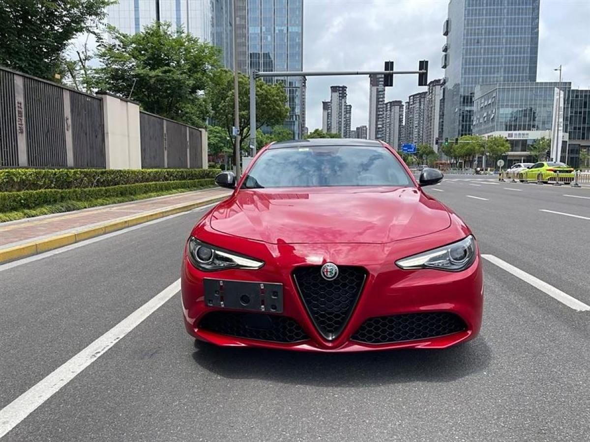 阿爾法·羅密歐 Giulia  2019款 2.0T 280HP Black Package黑標(biāo)限量版圖片