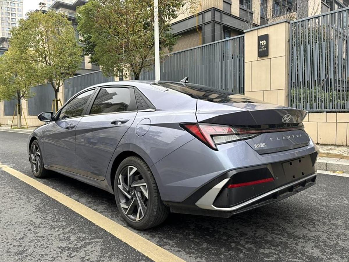 2024年11月現(xiàn)代 伊蘭特  2023款 1.5L CVT LUX尊貴版