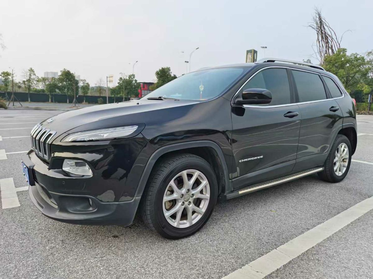 Jeep 自由光  2016款 2.0L 優(yōu)越版圖片