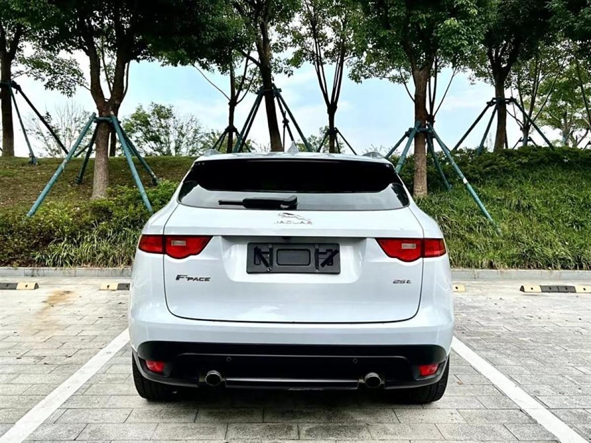 2016年8月捷豹 F-PACE  2016款 2.0T 兩驅(qū)都市尊享版